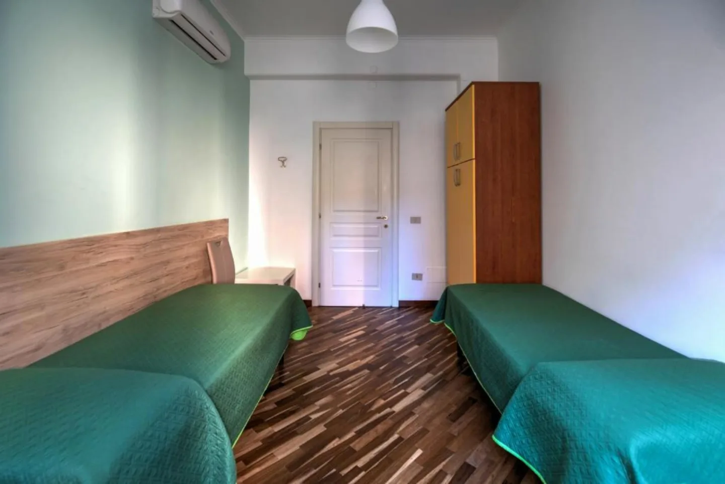 Camera Bastioni configurazione doppia con parete salvia